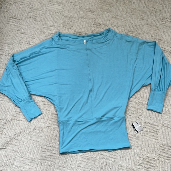 Free People x FP Movement Sky High Long Sleeve Oversized Top Ice Bath Blue Small - Picture 7 of 16
